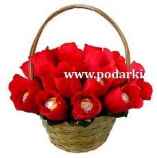 Корзиночка с Ferrero Rocher "Красные розы"